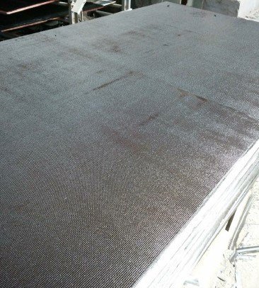 Anti-Slip Plywood/Wiremesh Plywood with Poplar Core Brown Film First Grade
