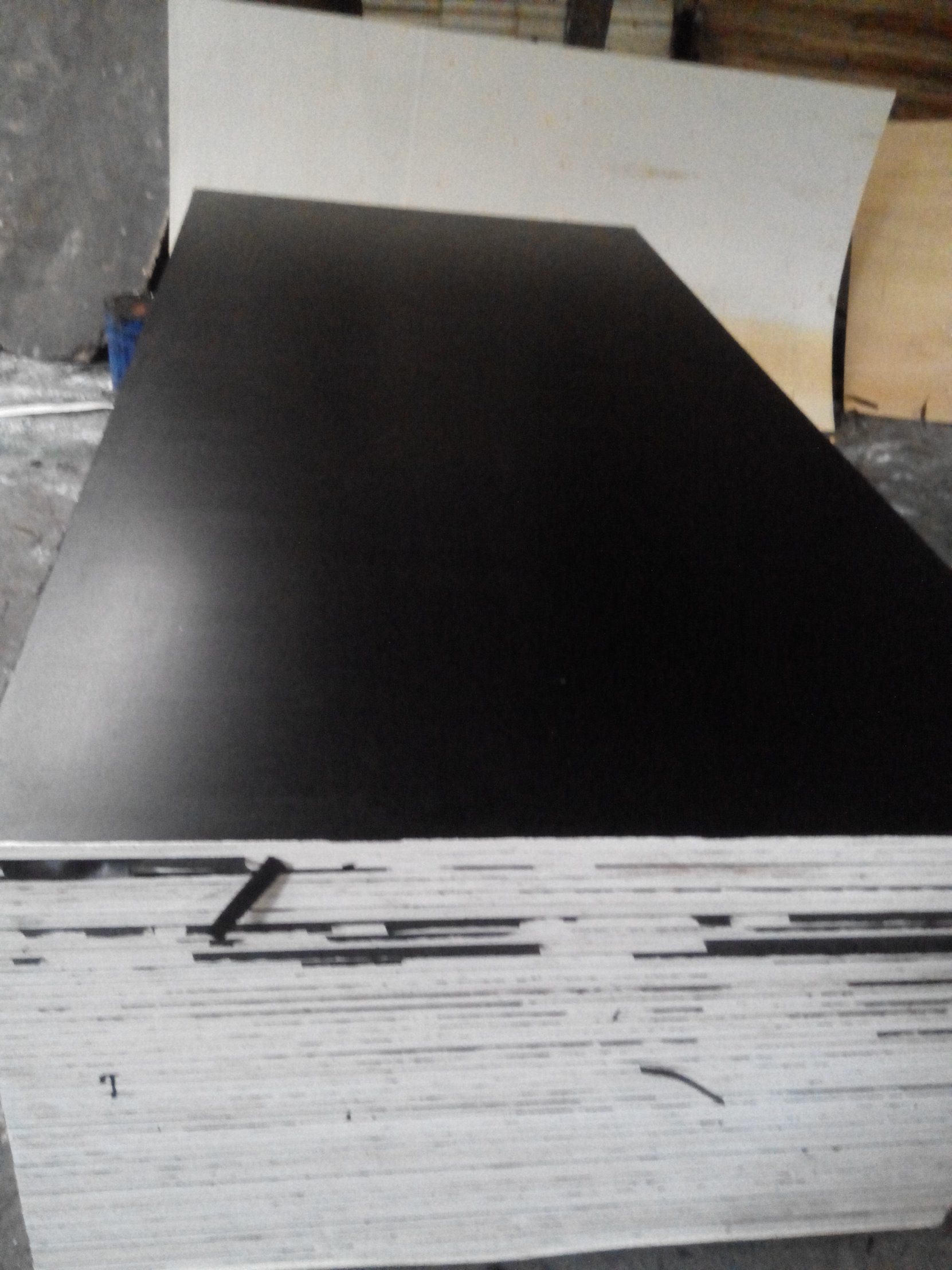 Black Film Laminated Plywood Poplar Core Phenolic Glue