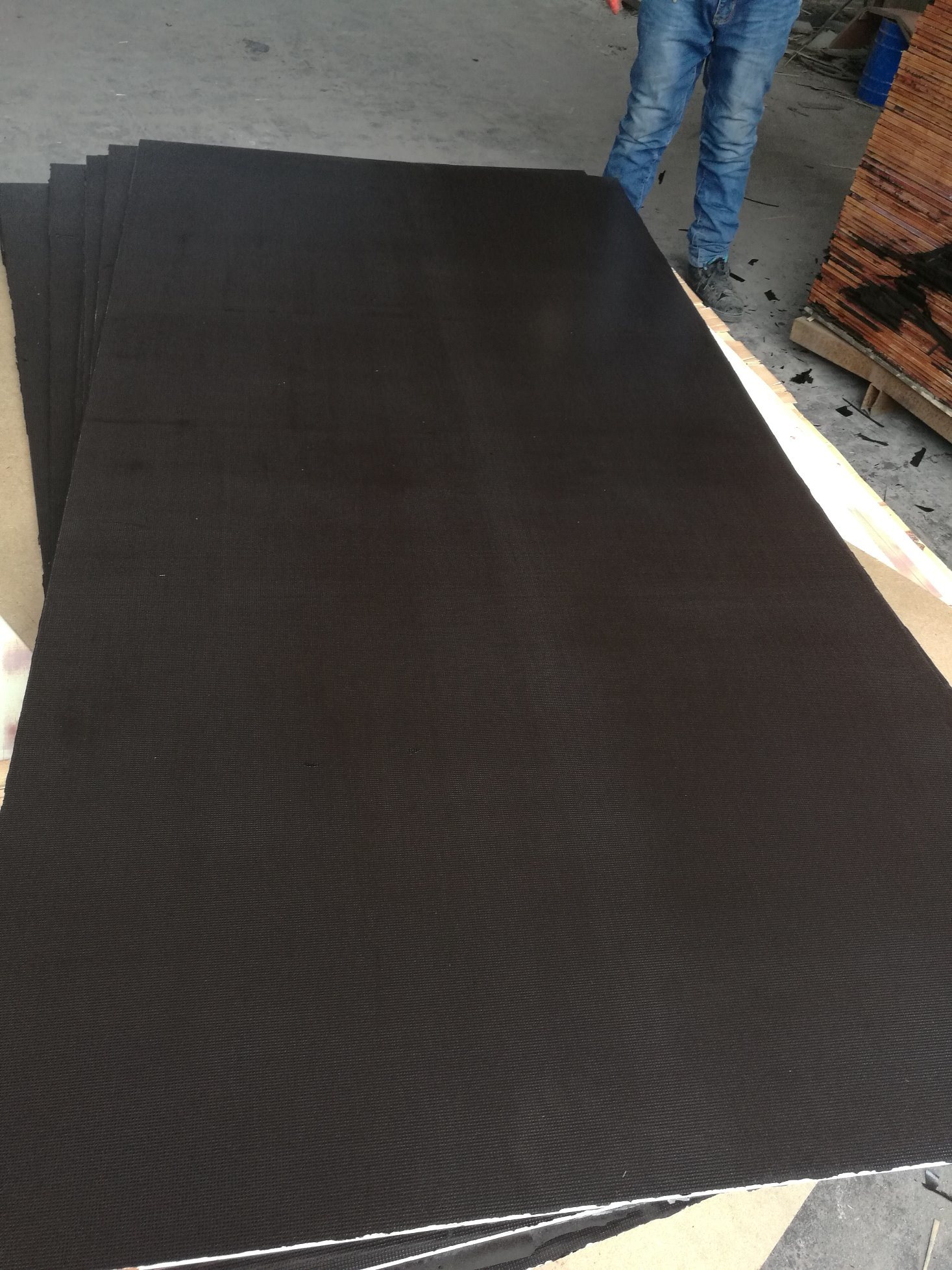 Black/Brown/Anti-Slip Film Faced Plywood /Marine Plywood for Construction (HB002)